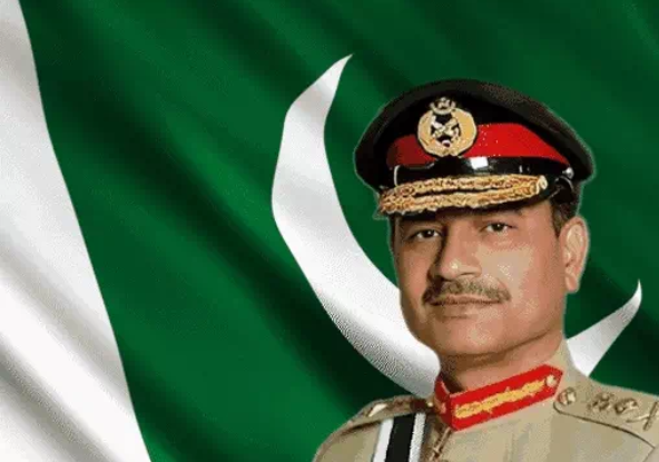 પાકિસ્તાનના ડિસ્ટ્રિક્ટ કોર્ટમાં સુસાઇડ અટેક, 12નાં મોત:27 ઘાયલ, પાર્કિંગમાં ઊભેલી ગાડીઓમાં વિસ્ફોટ; પાક. PMએ કહ્યું- હુમલો ભારતે કરાવ્યો